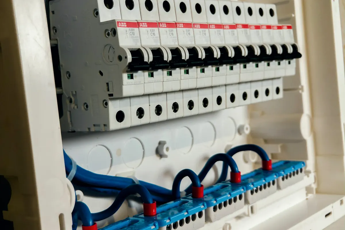 Quadre elèctric nou amb diferencial i automàtics al seu carril